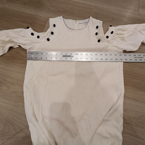 Alexis Shoulder Cutout Blouse With Black Buttons - Size L - Picture 4 of 5
